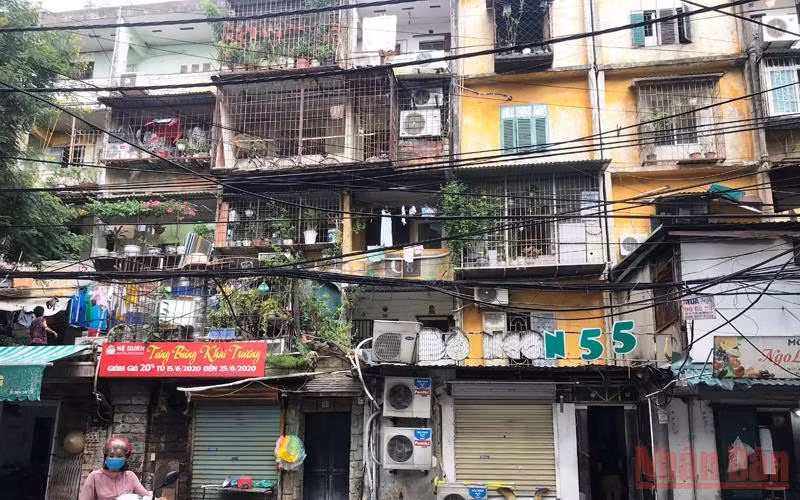 Chung cư cũ C8 Giảng Võ. (Ảnh: Duy Linh).