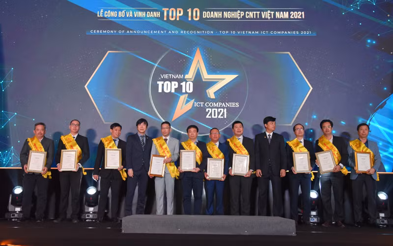 FPT giành 7 giải “Top 10 doanh nghiệp CNTT Việt Nam 2021” -0