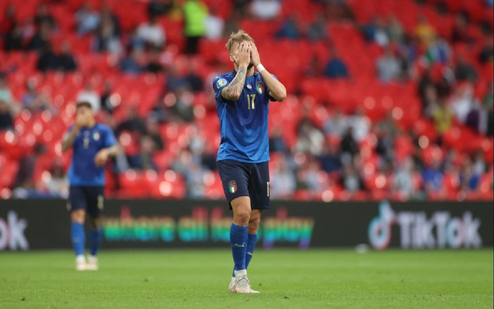 Immobile tiếc nuối sau cú sút trúng cột dọc. (Ảnh: UEFA) Thắng nghẹt thở hiệp phụ, Italia giành vé vào tứ kết Euro 2020 -0
