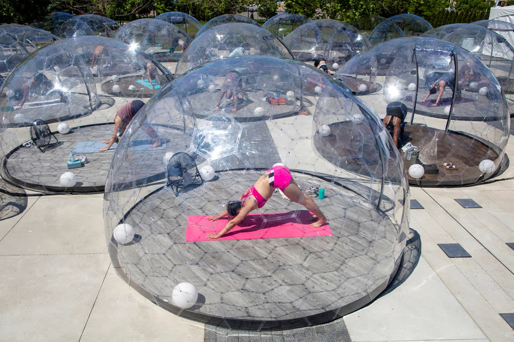 Lớp học yoga ngoài trời tại TP Toronto, Canada. (Ảnh: Reuters) 1 -0