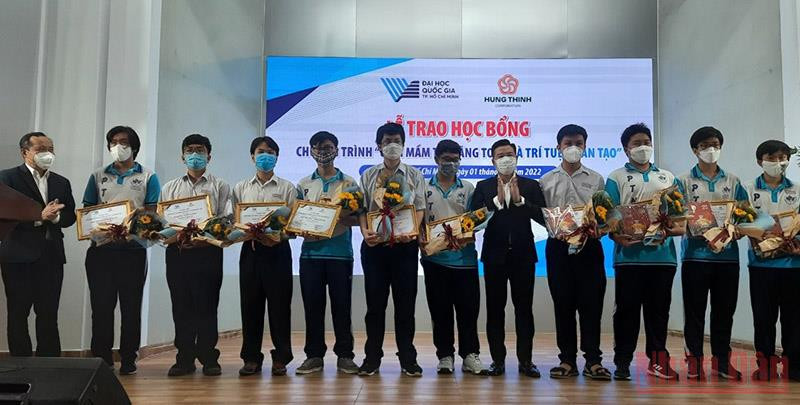 Trao học bổng cho đội tuyển học sinh giỏi toán, sinh viên xuất sắc chuyên ngành toán-tin của thành phố Hồ Chí Minh. Ươm mầm tài năng toán và trí tuệ nhân tạo -0