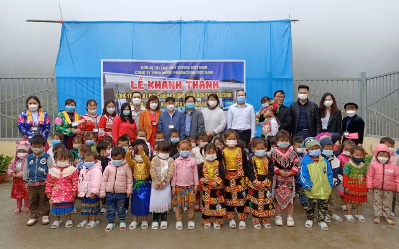 Lễ bàn giao điểm trường Tìa Sính thuộc Trường mầm non Lũng Chinh, huyện Mèo Vạc, tỉnh Hà Giang. (Ảnh: Ban tổ chức)