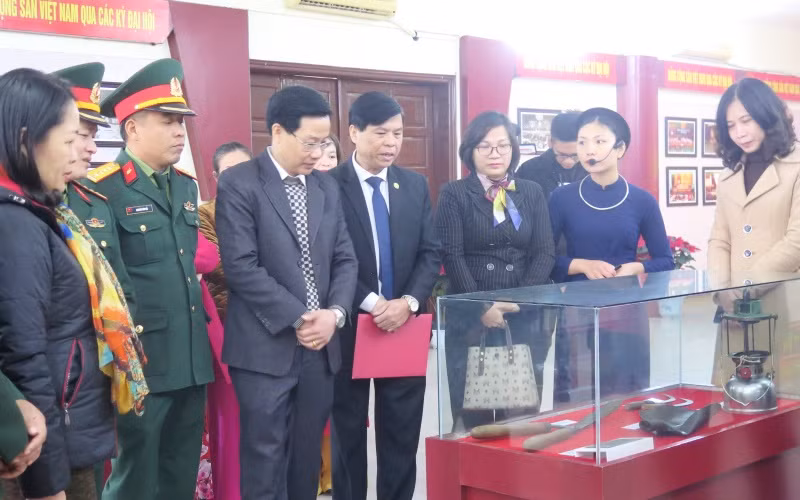 Triển lãm “Đảng Cộng sản Việt Nam - từ đại hội đến đại hội” -0