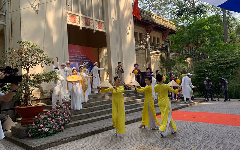 Thành phố Hồ Chí Minh đón 130 khách quốc tịch Hoa Kỳ đến tham quan -0