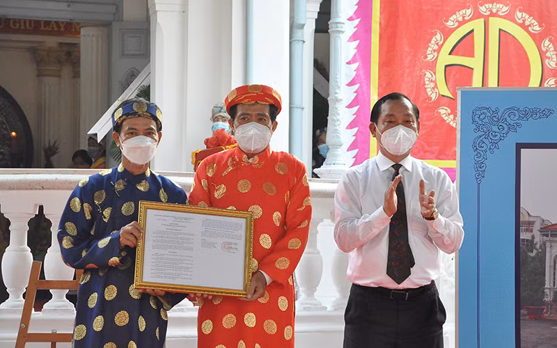 Tỉnh Tiền Giang đón nhận Quyết định của Thủ tướng Chính phủ công nhận sưu tập vàng lá chạm khắc hình voi Gò Thành là bảo vật quốc gia.