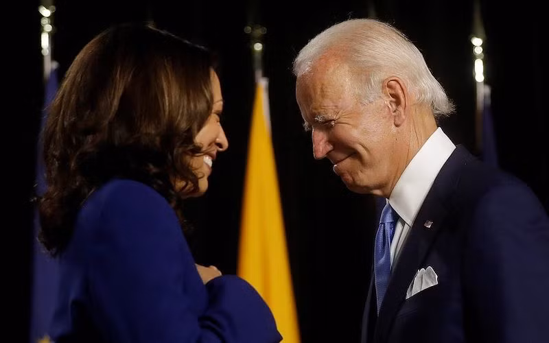 Ứng cử viên Tổng thống Mỹ của đảng Dân chủ Joe Biden (bên phải) và đối tác liên danh tranh cử, Thượng nghị sĩ Kamala Harris. (Ảnh: Reuters)