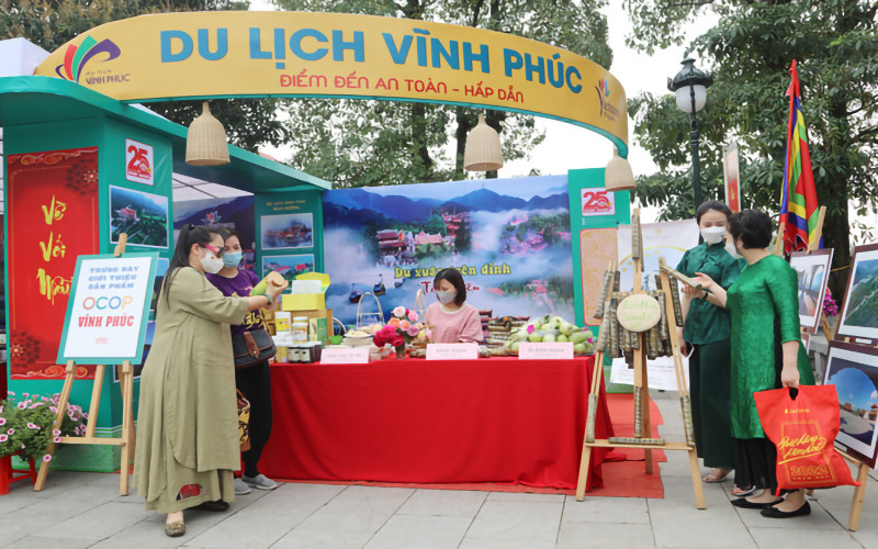 Giới thiệu sản phẩm du lịch tại Khu danh thắng Tây Thiên.