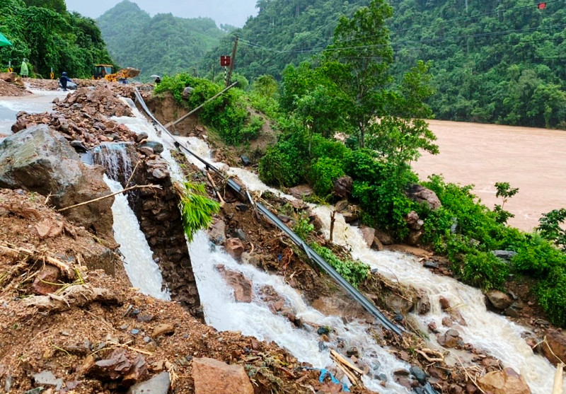 Lũ khẩn cấp trên sông Bồ, Thạch Hãn, Kiến Giang và sông Vu Gia