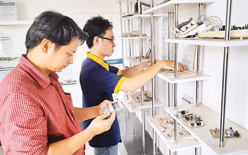 Trưng bày các sản phẩm công nghiệp hỗ trợ công nghệ cao tại Khu Công nghệ cao TP Hồ Chí Minh.