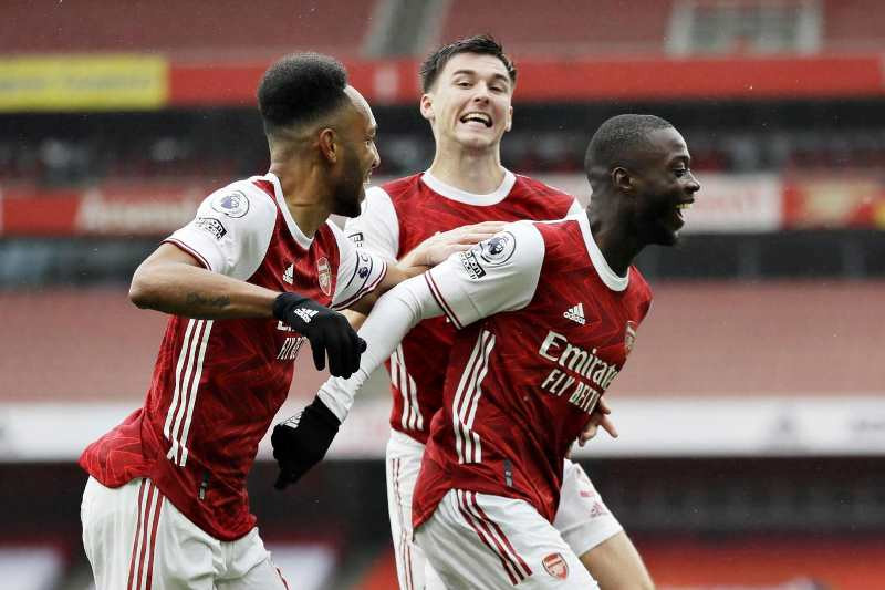 Pepe (phải) tỏa sáng, ghi bàn thứ 2 cho Arsenal. 