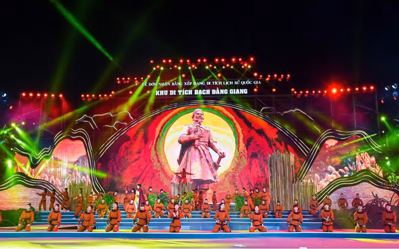 Một tiết mục trong chương trình nghệ thuật Hào khí Bạch Đằng Giang