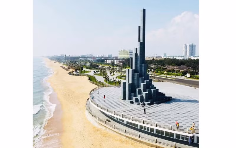 Tháp Nghinh Phong – biểu tượng mới của du lịch Phú Yên -0