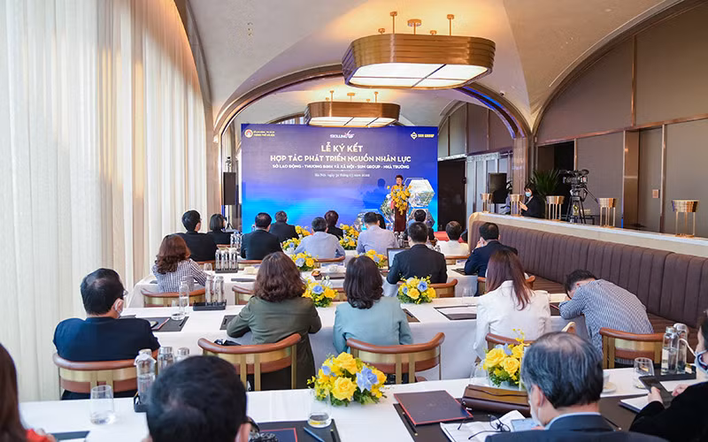 Toàn cảnh lễ ký kết.