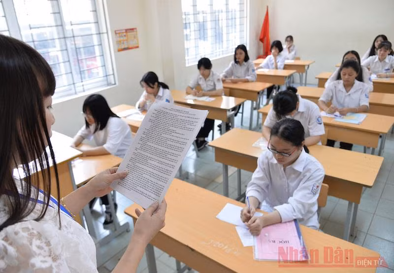 Thí sinh tại Kỳ thi vào lớp 10 của Hà Nội (Ảnh: THUỶ NGUYÊN)