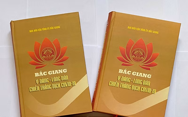 Ảnh cuốn sách “Bắc Giang: Ý Đảng lòng dân chiến thắng dịch Covid-19”.