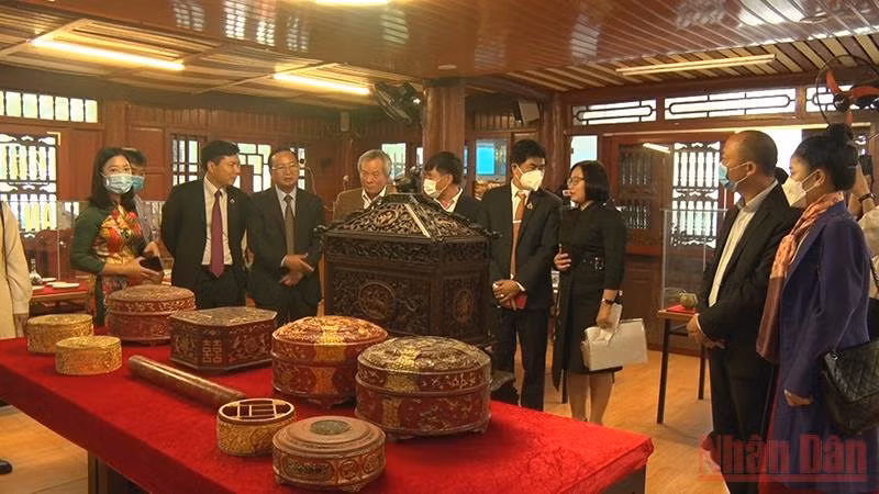 Ninh Bình: Trưng bày nhiều cổ vật quý hiếm có giá trị lịch sử, văn hoá đặc sắc -0