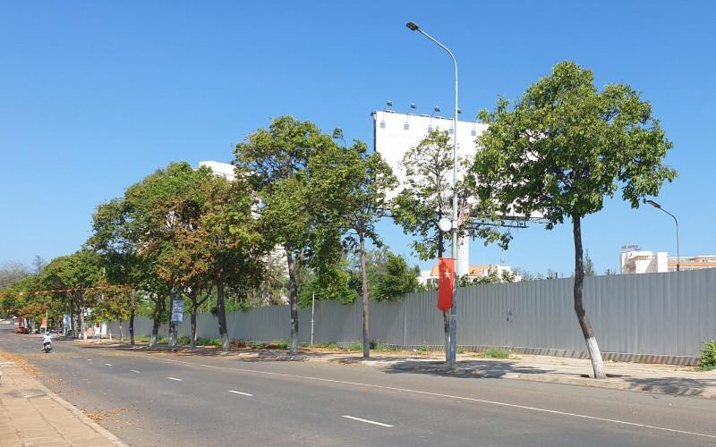 Dự án có vị trí sát ngay mặt đường Nguyễn Tất Thành, phường Hưng Long, khu vực đắc địa ngay trung tâm TP Phan Thiết, cách bãi tắm Đồi Dương khoảng 200 m. 03-1622442309912.jpg