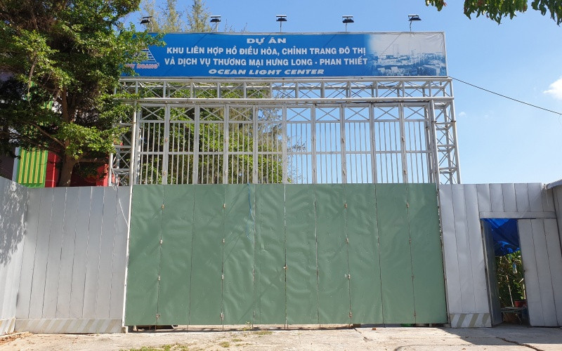 Dự án Khu liên hợp hồ điều hòa, chỉnh trang đô thị và dịch vụ thương mại Hưng Long, Phan Thiết do Công ty CPĐTXD Huy Hoàng làm chủ đầu tư được UBND tỉnh Bình Thuận cấp Quyết định chủ trương đầu tư năm 2017. 