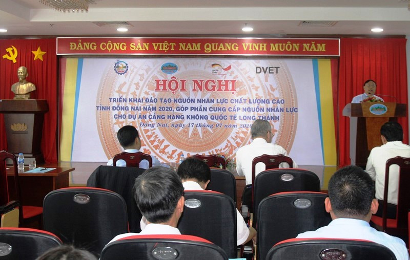 Đại biểu tham gia ý kiến tại hội nghị.