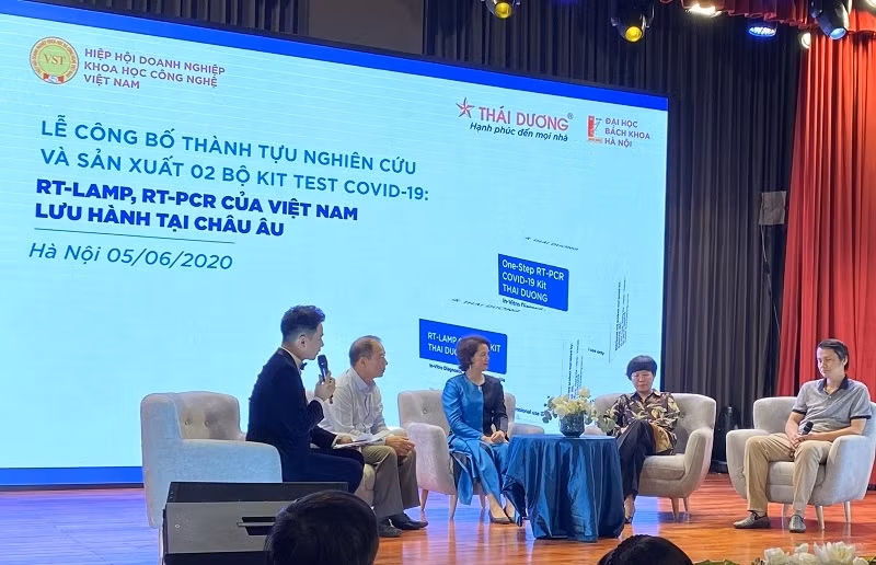 Lễ công bố hai bộ kit test Covid-19 của Việt Nam.