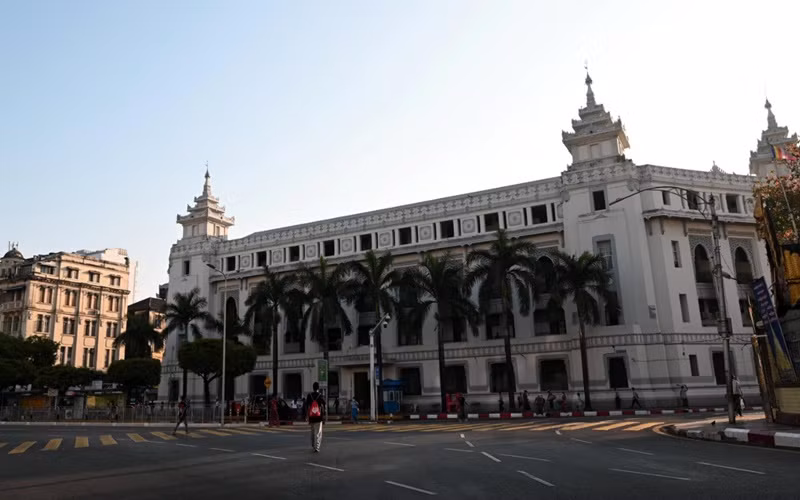 Khung cảnh tòa thị chính TP Yangon, Myanmar, ngày 1-2. (Ảnh: Reuters)