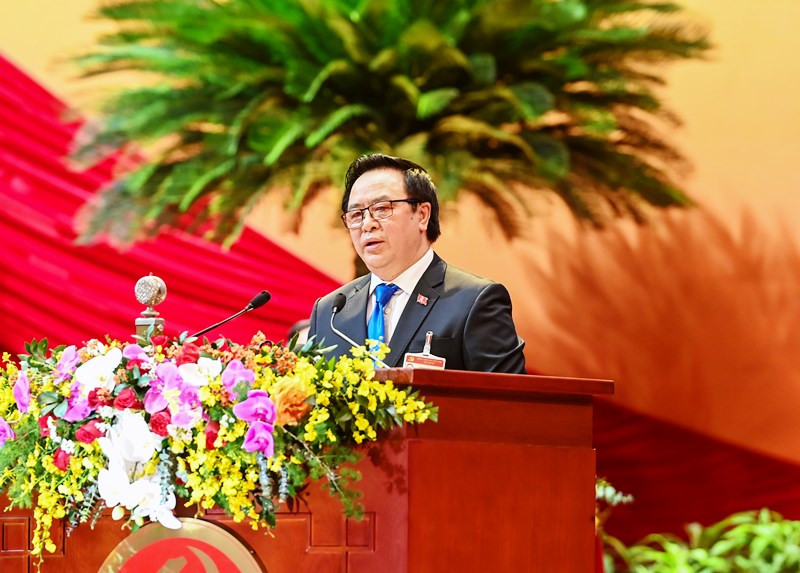 Đồng chí Hoàng Bình Quân, Ủy viên Trung ương Đảng khóa XII, Trưởng Ban Đối ngoại Trung ương phát biểu tham luận. (Ảnh: Anh Tuấn - Duy Linh)