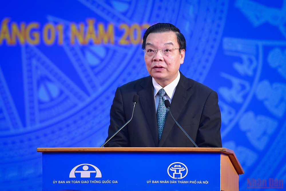 Đồng chí Chu Ngọc Anh, Uỷ viên Trung ương Đảng, Phó Bí thư Thành uỷ, Chủ tịch UBND thành phố Hà Nội phát biểu hưởng ứng Năm An toàn giao thông 2022. (Ảnh: Thành Đạt) Lễ phát động ra quân Năm An toàn giao thông 2022 -0