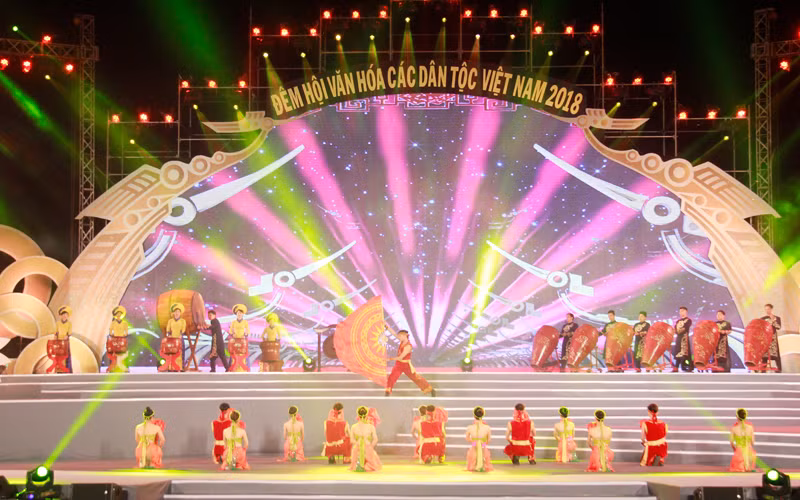 Cánh chim đầu đàn của nghệ thuật ca múa nhạc nước nhà -0