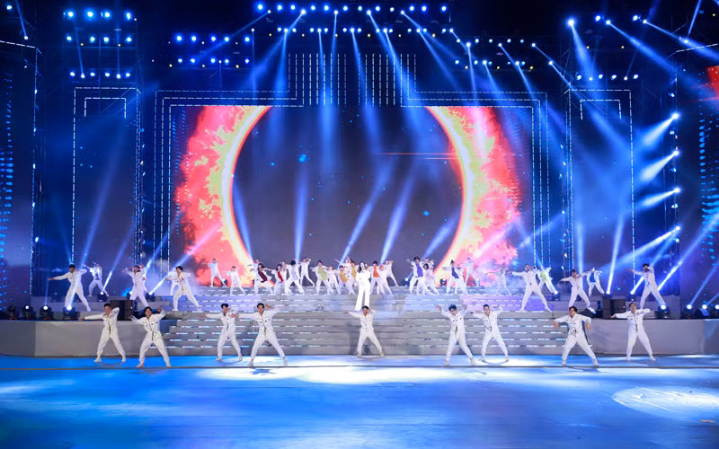 Cánh chim đầu đàn của nghệ thuật ca múa nhạc nước nhà -0