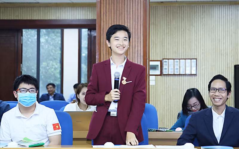 Một số điển hình tiên tiến dự Đại hội trao đổi, nêu ý kiến tại buổi họp báo.