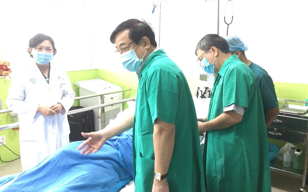 PGS, TS Lương Ngọc Khuê đánh giá sức khỏe BN 91. Bệnh nhân 91 đủ điều kiện về nước ngày 12-7 -0