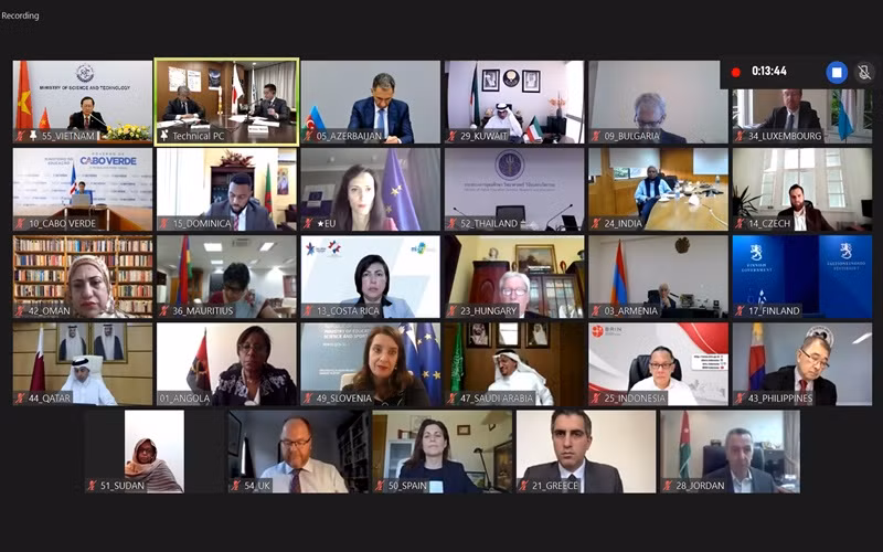 Các đại biểu tham dự hội nghị.