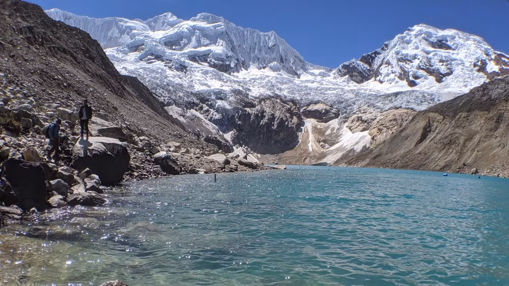 Hồ Palcacocha ở Peru có thể tích gấp 30 lần so với những năm 1970. Ảnh: Eric Mack.