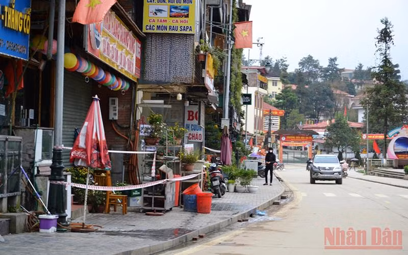 Phong tỏa nhà hàng Quang Dũng, phố Xuân Viên, tổ 4, phường Sa Pa, thị xã Sa Pa.