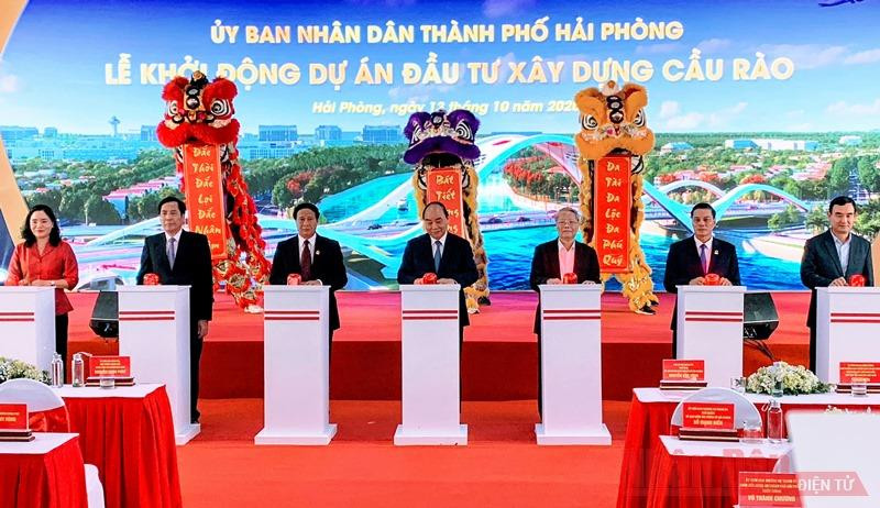 Thủ tướng Nguyễn Xuân Phúc cùng các đại biểu nhấn nút khởi động dự án. Thủ tướng dự khánh thành tuyến đường vào và Khu bảo tồn bãi cọc Cao Quỳ -0