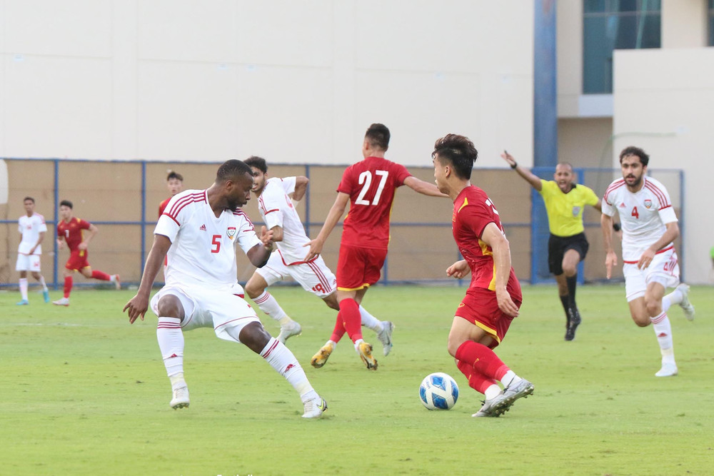 Các cầu thủ U23 UAE cho thấy thể lực dồi dào cùng khả năng phối hợp tốt. (Ảnh: VFF) U23 Việt Nam thua 0-3 U23 UAE trong trận đấu tập -0