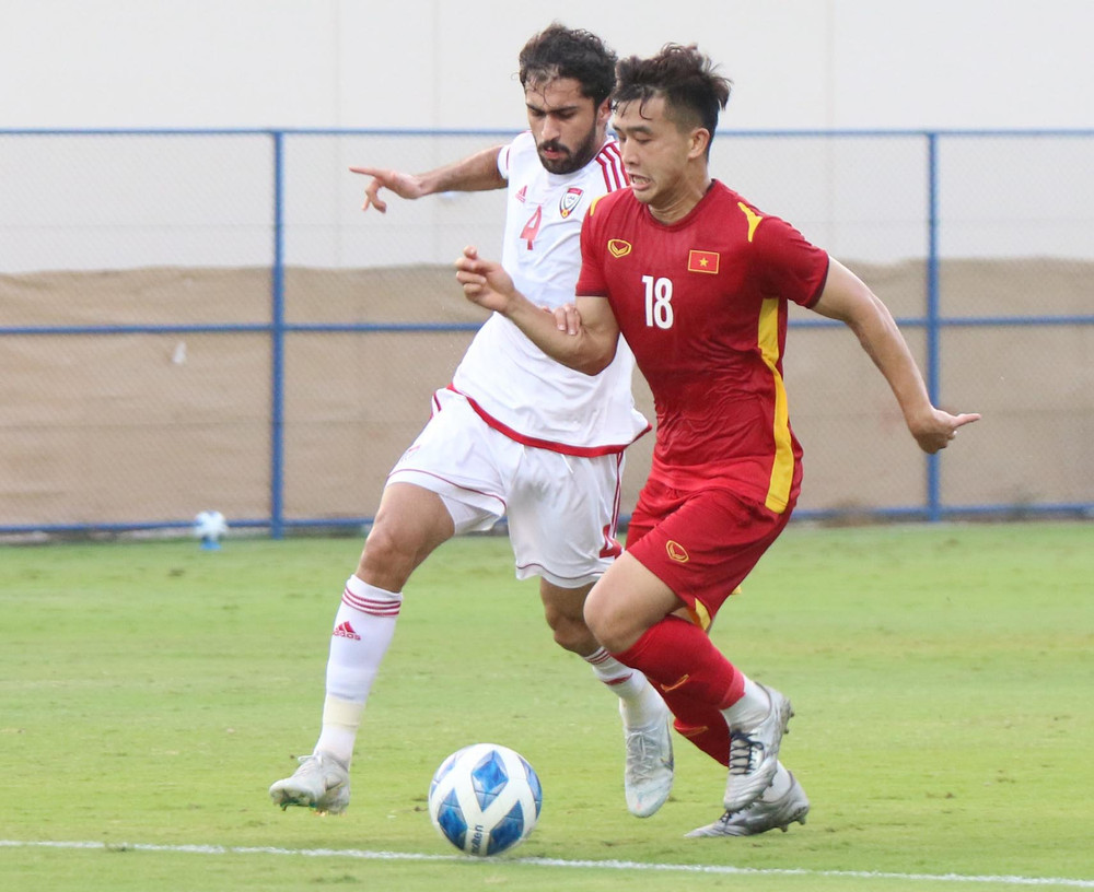 U23 Việt Nam đang vận hành lối chơi tấn công mới 4-3-3. (Ảnh: VFF) U23 Việt Nam thua 0-3 U23 UAE trong trận đấu tập -0