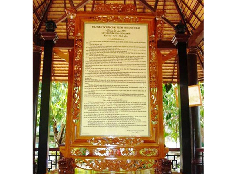 Bức tranh bằng lá thốt nốt “Di chúc Bác Hồ” đạt kỷ lục Guiness Việt Nam. Nghệ nhân vẽ tranh từ lá thốt nốt, vỏ trấu -1