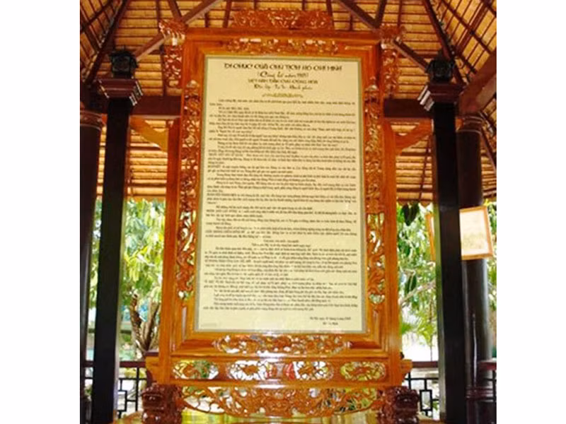 Nghệ nhân vẽ tranh từ lá thốt nốt, vỏ trấu -1