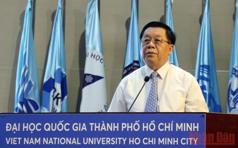 Bí thư Trung ương Đảng, Trưởng Ban Tuyên giáo Trung ương Nguyễn Trọng Nghĩa phát biểu tại hội thảo.