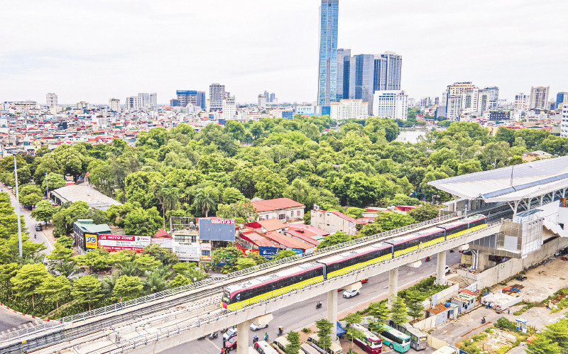 Chạy thử nghiệm liên động các đoàn tàu dọc tuyến đường sắt đô thị trên cao Nhổn - Ga Hà Nội.