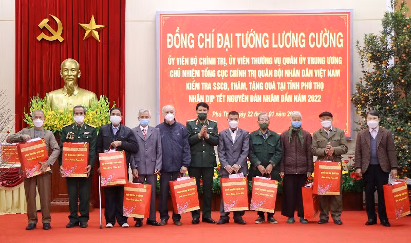 Đại tướng Lương Cường kiểm tra sẵn sàng chiến đấu, thăm và chúc Tết tại Phú Thọ -0