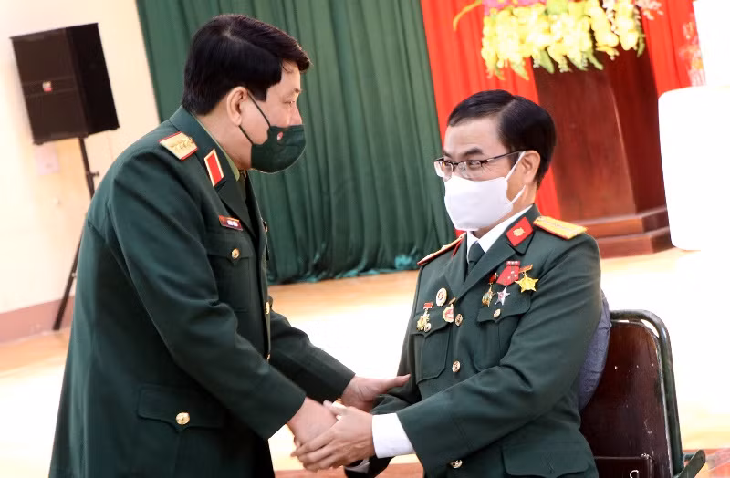 Đại tướng Lương Cường thăm hỏi thương bệnh binh đang điều dưỡng tại Trung tâm Điều dưỡng Người có công tỉnh Phú Thọ.