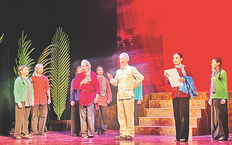 Cảnh trong vở "Không còn đường nào khác" (Nhà hát Tuồng Việt Nam). Ảnh: Trang Anh Hình tượng Bác Hồ trên sân khấu, nguồn cảm hứng lớn của người nghệ sĩ -0