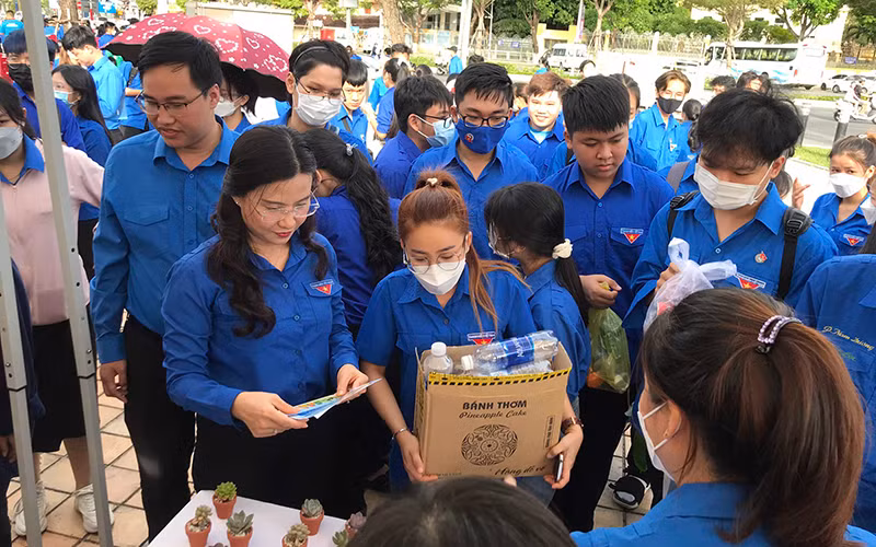 Gần 600 đoàn viên hưởng ứng “Chiến sĩ tình nguyện vì văn minh đô thị” -0