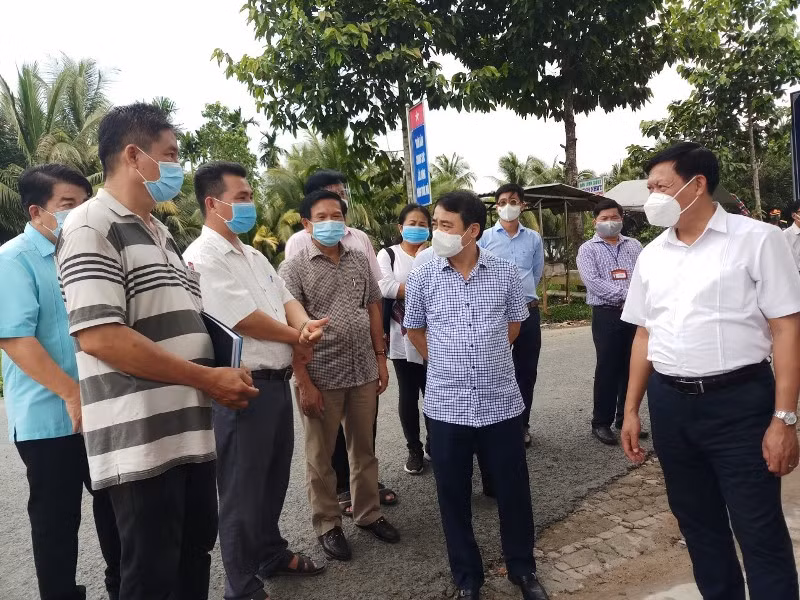 Đoàn công tác Bộ Y tế kiểm tra vùng cách ly y tế xã Long Phú, thị xã Long Mỹ.