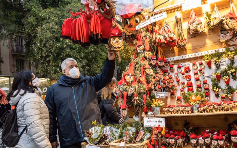 Hội chợ Giáng sinh ở Barcelona, Tây Ban Nha giảm 30% quy mô so với mọi năm theo quy định ngăn chặn Covid-19 (Ảnh: Xinhua)