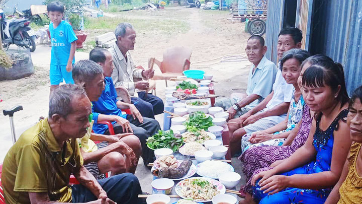 Ngày lễ, bệnh nhân chạy thận được tổ chức liên hoan vui vẻ. Nuôi người dưng chạy thận -0