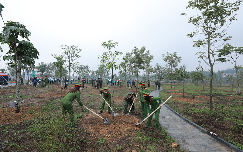 Các lực lượng, học sinh thành phố Việt Trì (Phú Thọ) tham gia Tết trồng cây Xuân Nhâm Dần 2022. Phát triển kinh tế lâm nghiệp bền vững -0