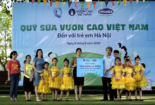 Hơn 1.300 trẻ em Hà Nội được chăm sóc dinh dưỡng từ Quỹ sữa Vươn cao Việt Nam